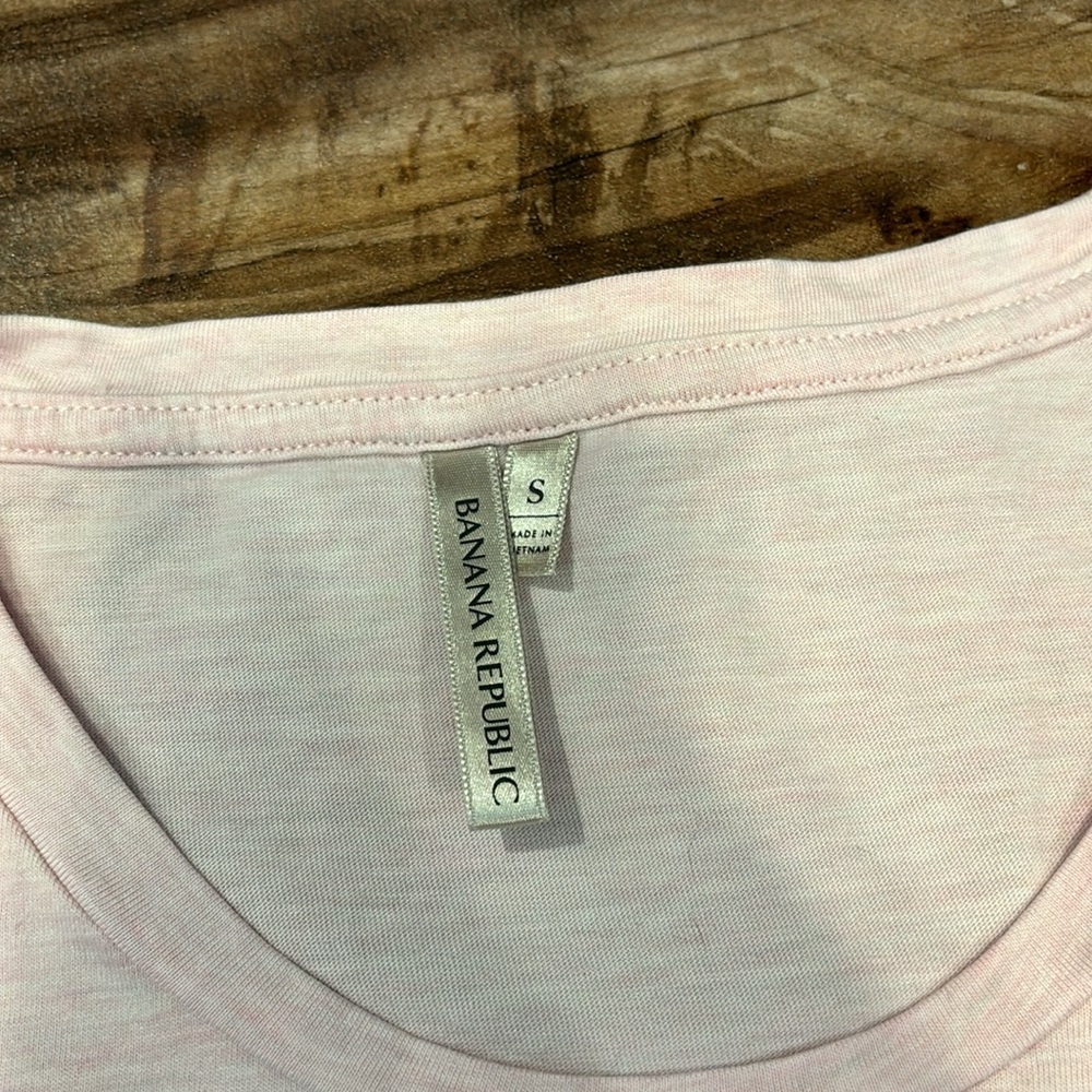 Banana Republic Signature tee - Picture 3 of 8